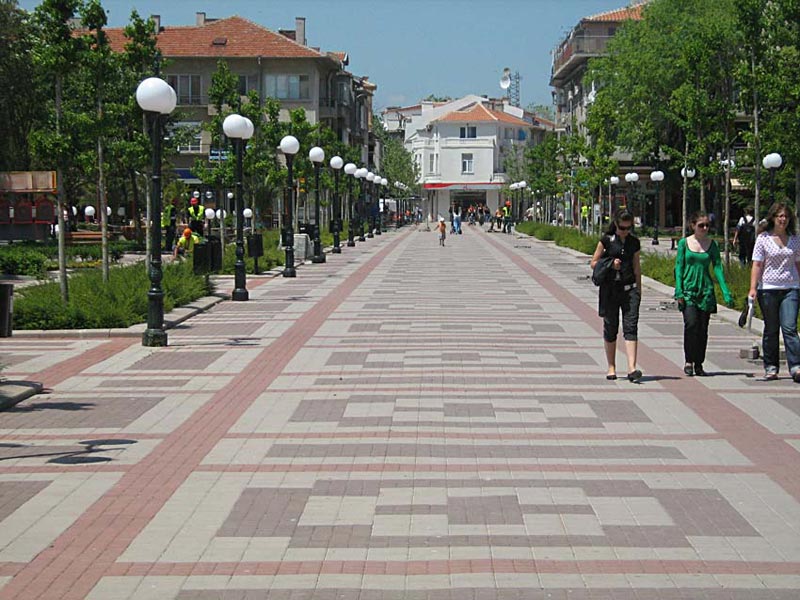 Изграждане парково осветление площад гр.Поморие