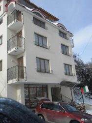 Жилищна сграда с. Момчиловци